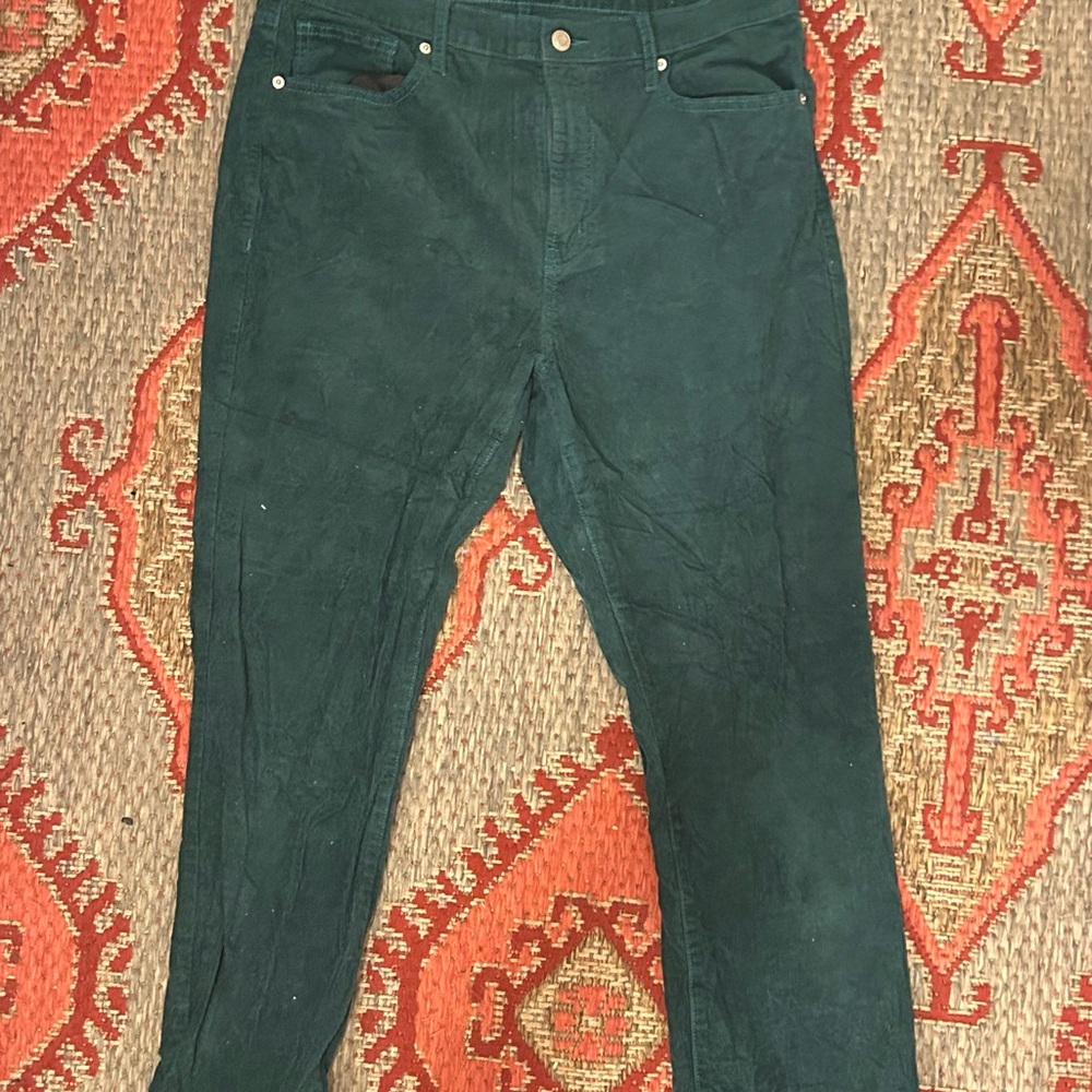 GAP Vintage Slim Corduroy Pants in Forest Green